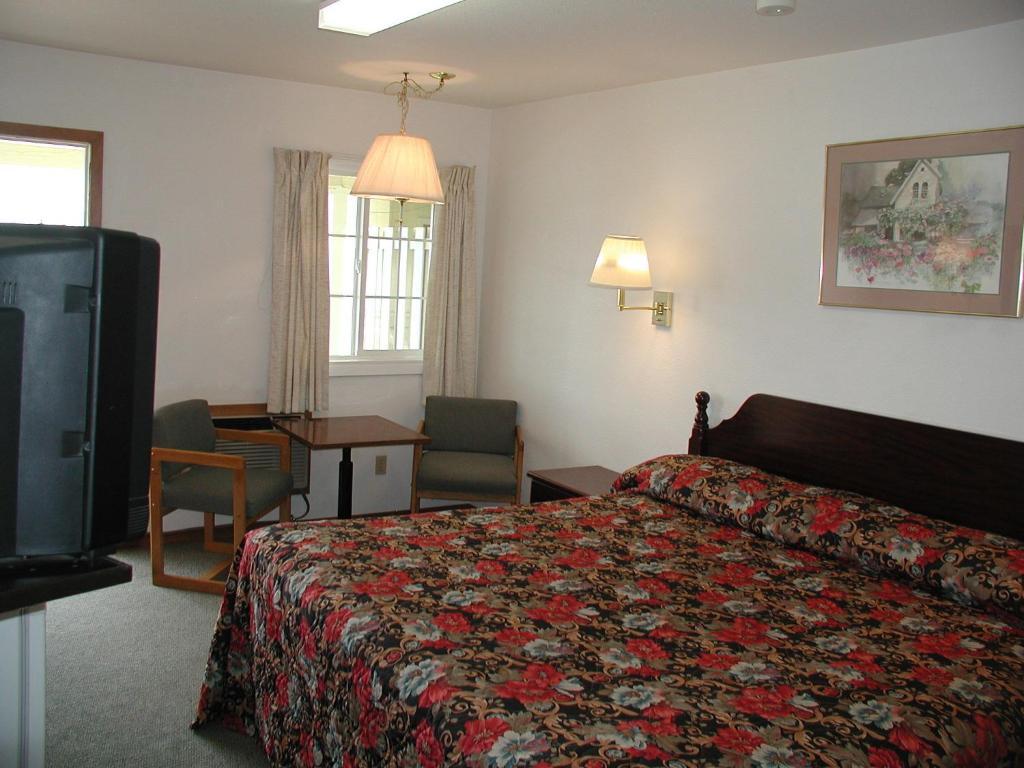 Valley Inn - Lebanon Oregon Room photo